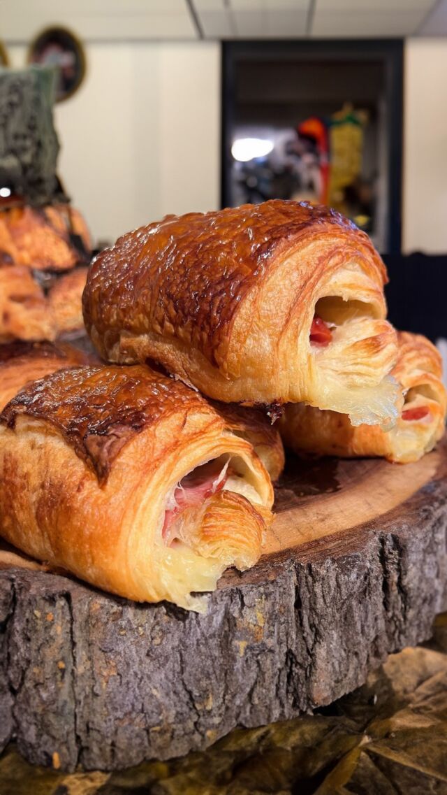 Have you had the Ham and Cheese Croissant from @lodough_bakery? Follow your nose and try their savory spring flavors next time you're at the Block!🎥 @lodough_bakery#repost #baking #bread #patisserie #denverbakery #pastrychef #5280eats
