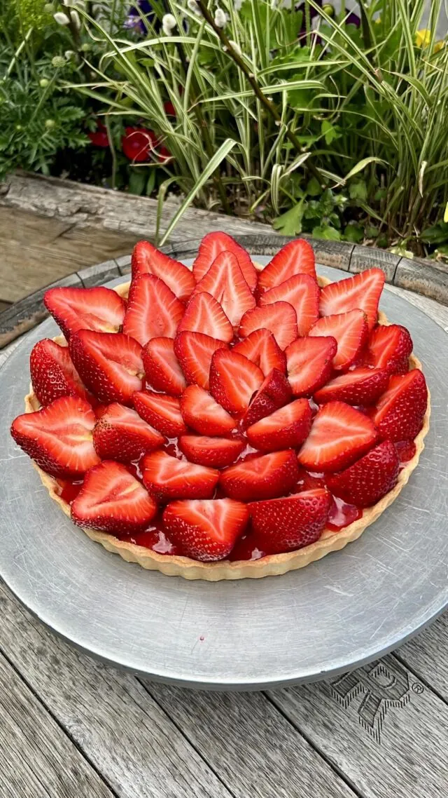 Treat your Mom to something sweet this Mother's Day! Pre-orders are now open at @lodough_bakery, and trust us, you don't want to miss out on this delectable Strawberry Tart! Tap the link in bio to make your Mom's day. ❤️
